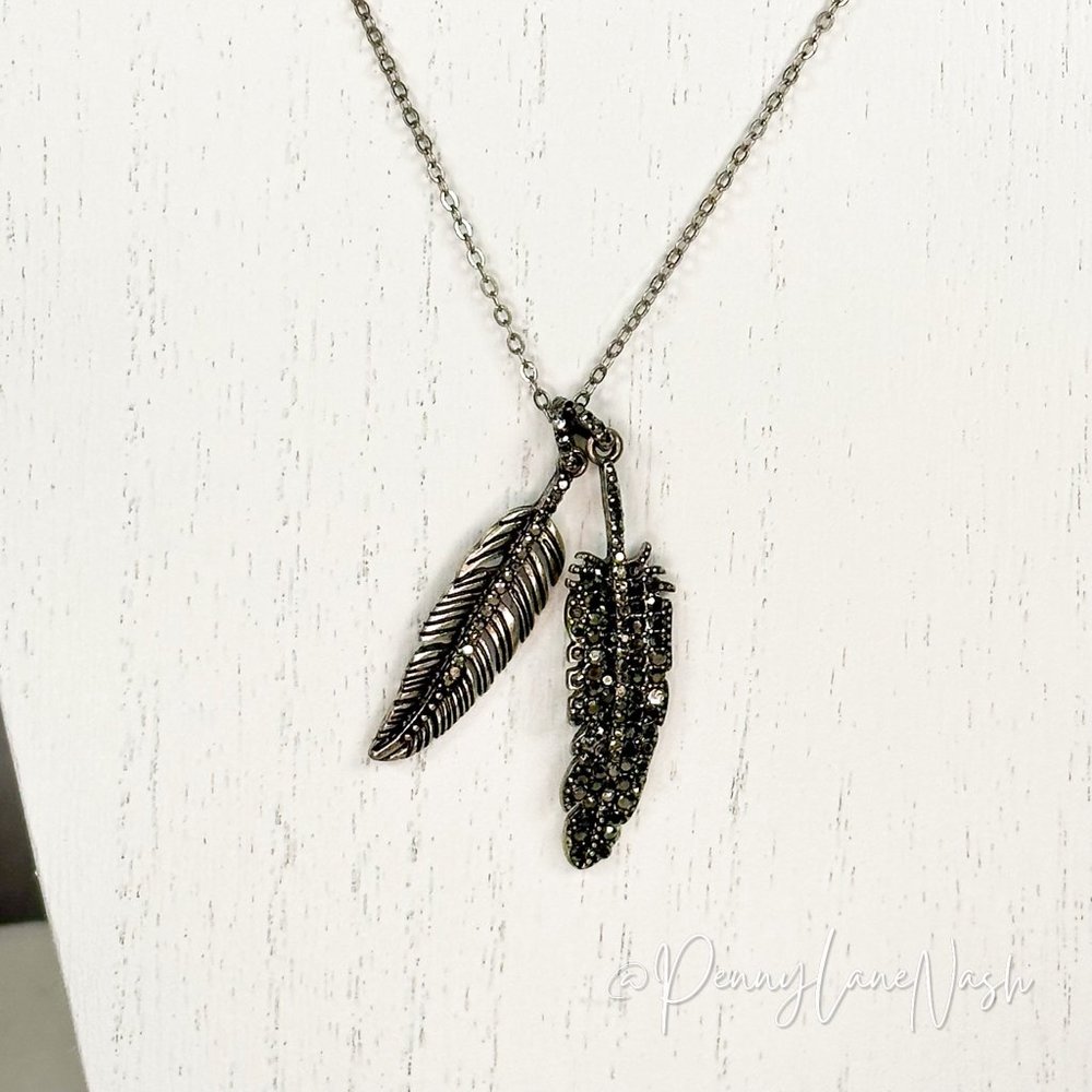 Vintage Two Feathers Black Rhinestone Pendant Necklace - Picture 2 of 5
